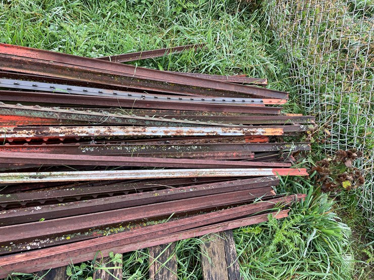 #9607-•-pile-of-t-posts-image-3