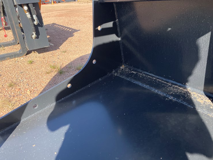 #4083-•-84"-smooth-faced-grapple-bucket-attachment-image-18