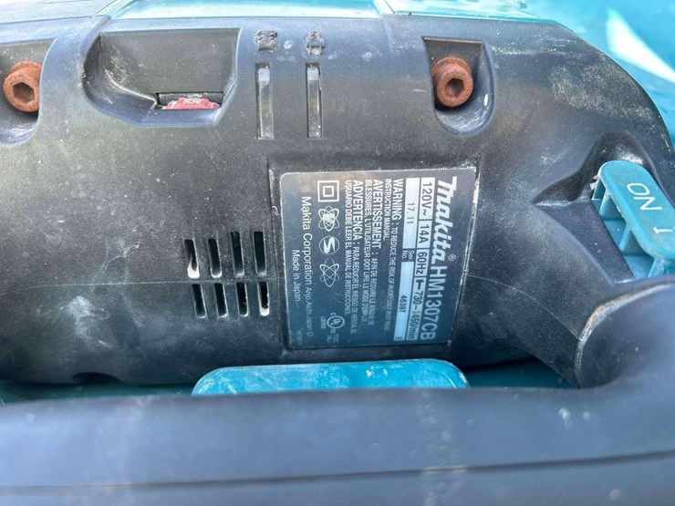 2017-makita-hm1307cb-35lb-demolition-hammer-image-5