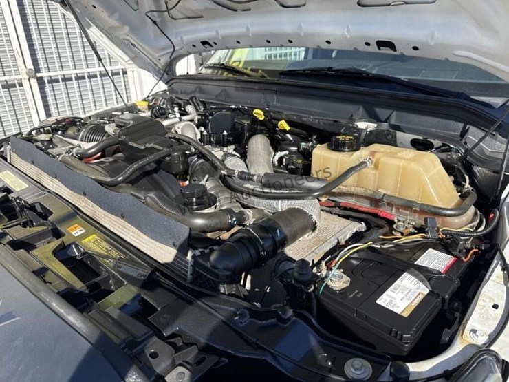 2013-ford-f550-image-17