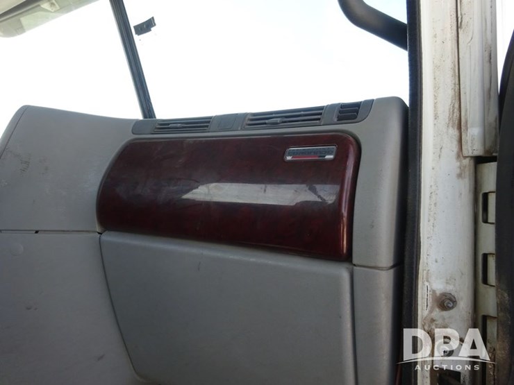 2017-freightliner-coronado-day-cab-glider-truck-(pz13993,-unit-725)-image-89