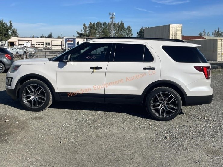 2016-ford-explorer-image-2