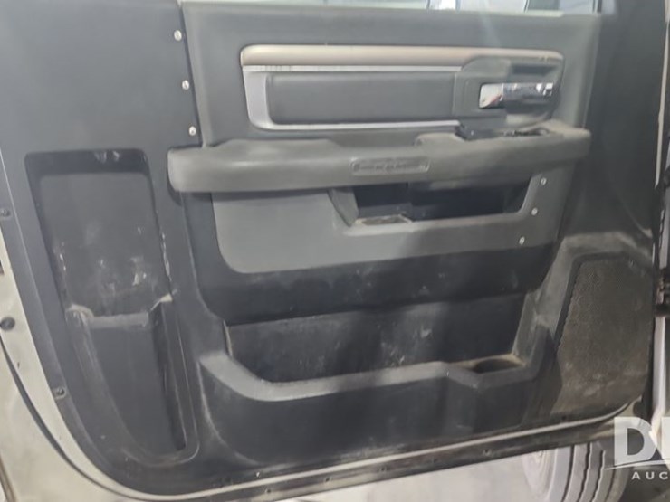 2015-dodge-ram-5500-image-34