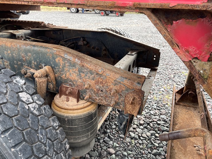 #1002-•-2021-international-semi-tractor-(has-mi-title)-image-13