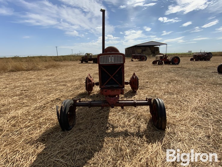 1959-farmall-560-2wd-tractor-image-2