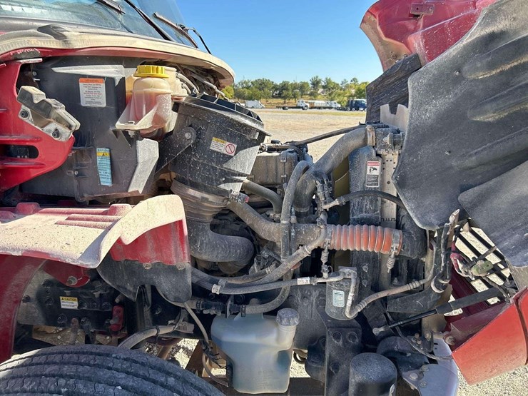 2019-freightliner-day-cab-image-9