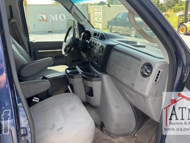 2011-ford-e350-image-9