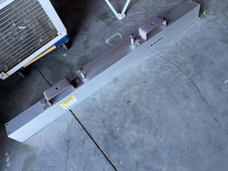 48"-magnet-fits-on-pallet-forks-image-1