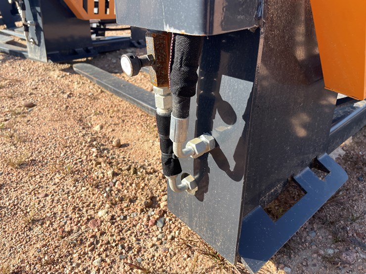 #4089-•-wolverine-pallet-fork-hydraulic-adjustable-attachment-image-4