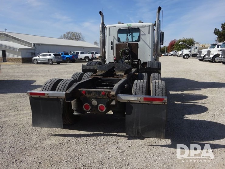 2017-freightliner-coronado-day-cab-glider-truck-(pz13993,-unit-725)-image-25