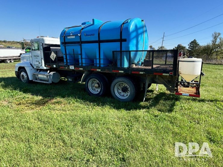 1993-freightliner-fld120-image-11