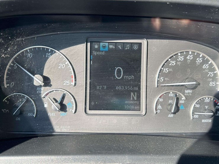 2021-freightliner-cascadia-116-image-12