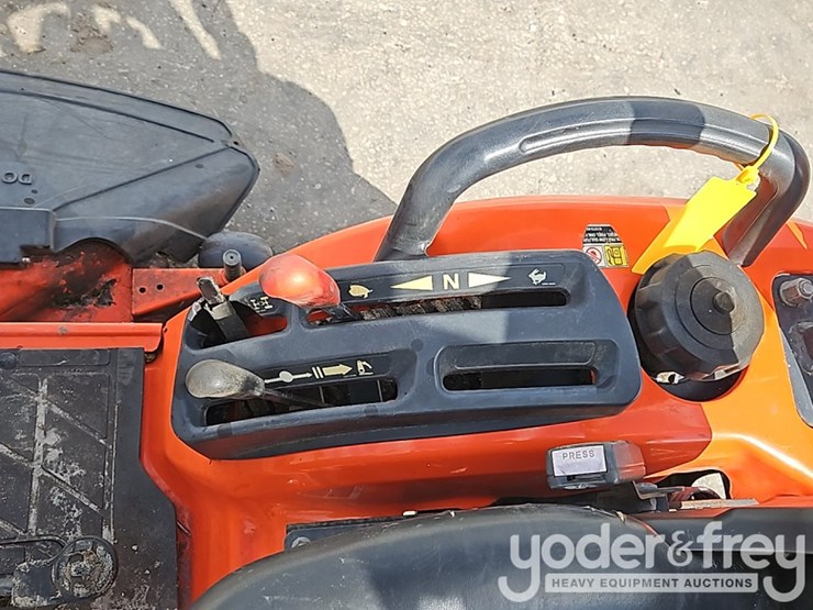 2015-kubota-bx2370-image-17