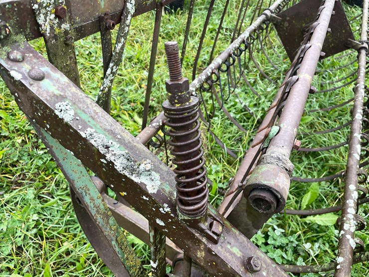 #8031-•-john-deere-hay-rake-image-20