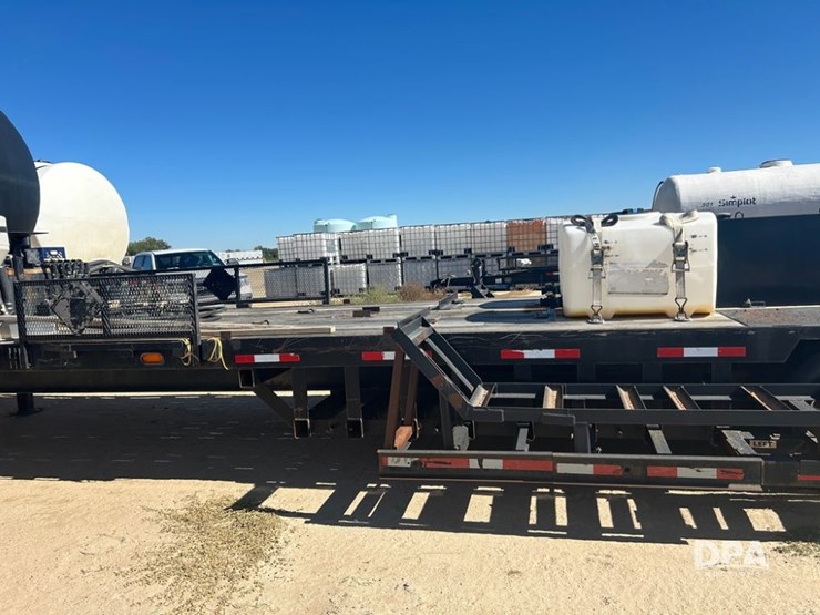 2012-neville-trailer-image-6