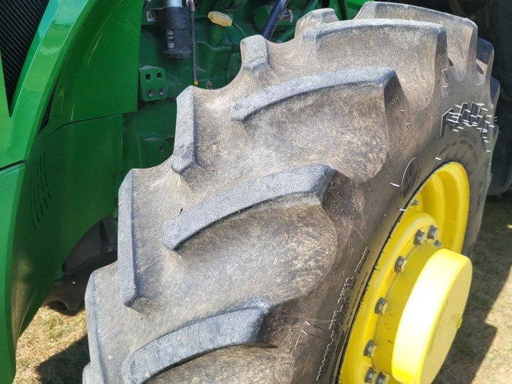 2011-john-deere-8235r-image-16