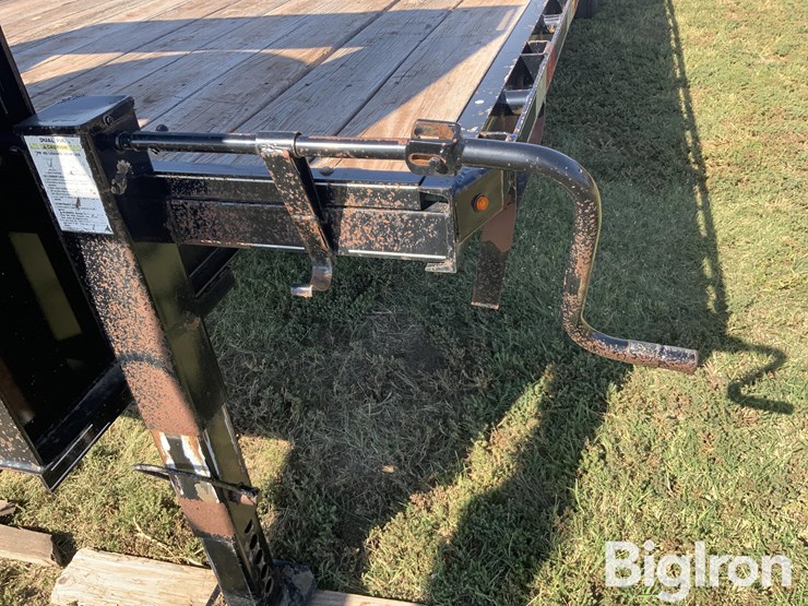 2013-titan-trailer-image-13