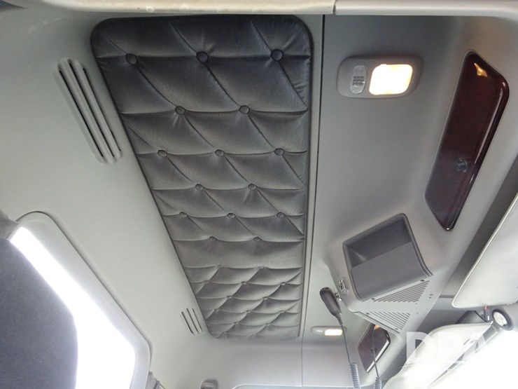 2018-freightliner-coronado-day-cab-glider-truck-(pz13985,-unit-775)-image-91