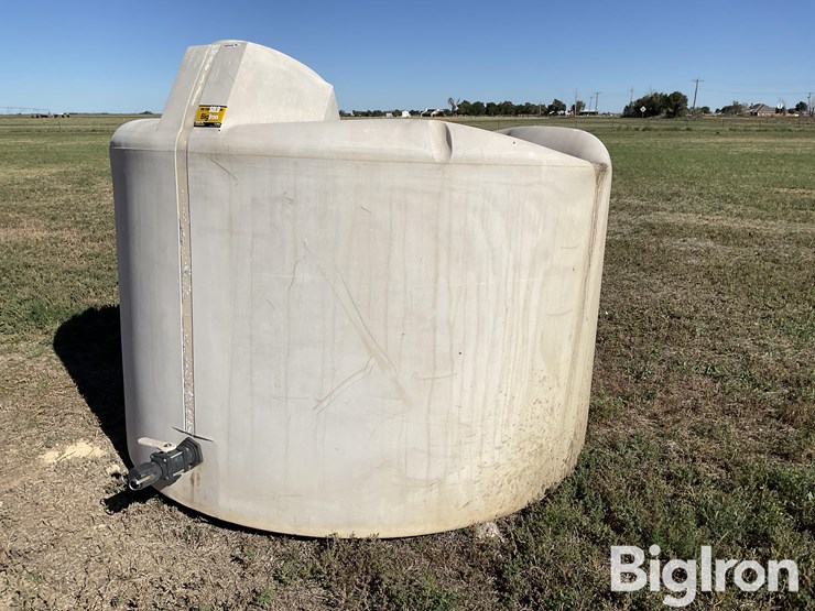1600-gallon-liquid-fertilizer-poly-tank-image-1