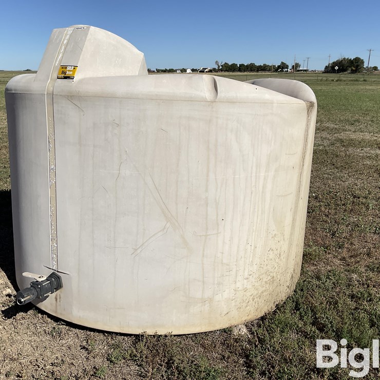 1600-Gallon Liquid Fertilizer Poly Tank