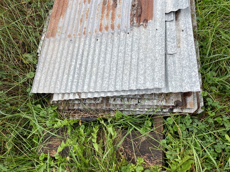 #9612-•-(17)-pieces-of-galvanized-steel-siding-image-8