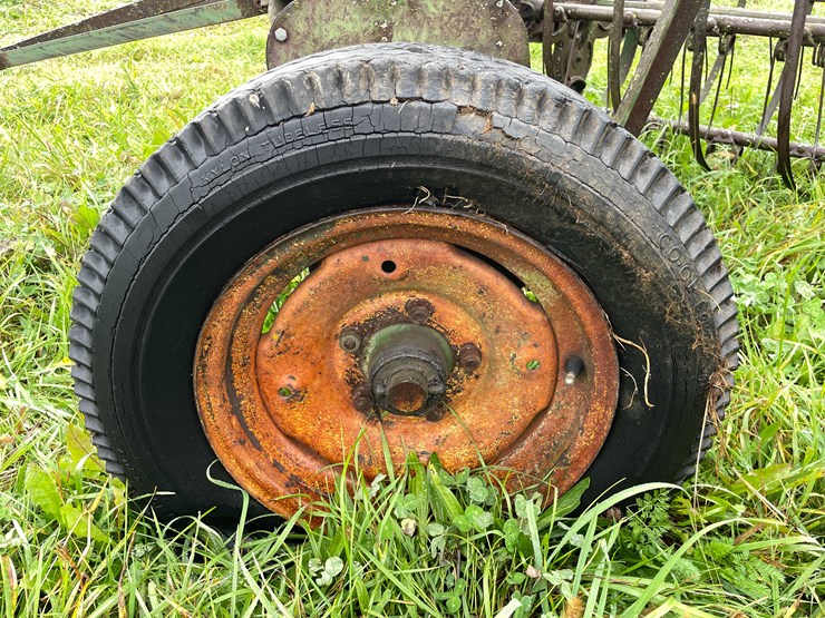 #8031-•-john-deere-hay-rake-image-21