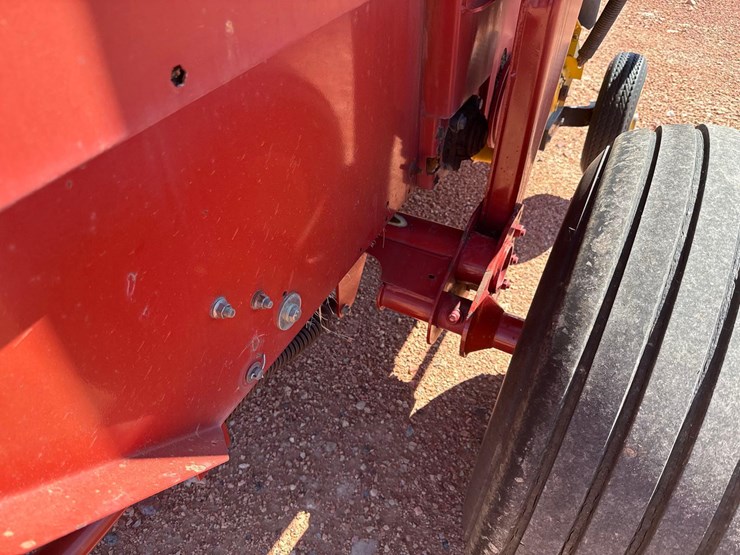 2009-new-holland-br7090-image-14