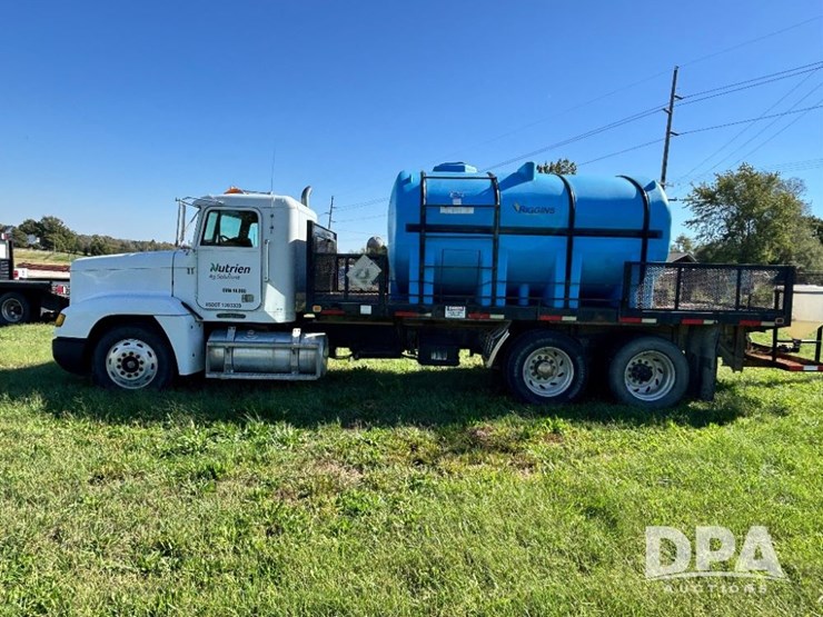 1993-freightliner-fld120-image-13