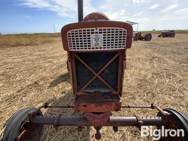 1959-farmall-560-2wd-tractor-image-11