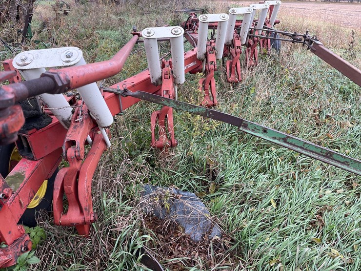 international-710-image-12