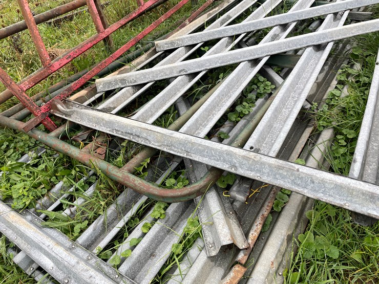 #8119-•-assortment-of-gates-image-14