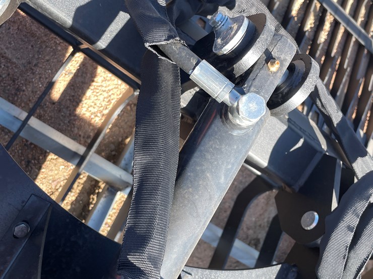 #4112-•-72"-rock-grapple-bucket-attachment-image-11