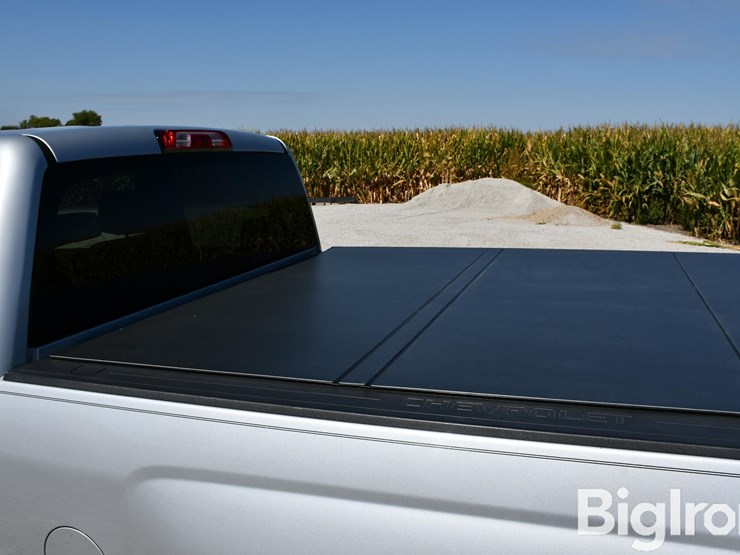 2017-chevrolet-silverado-1500-lt-image-15