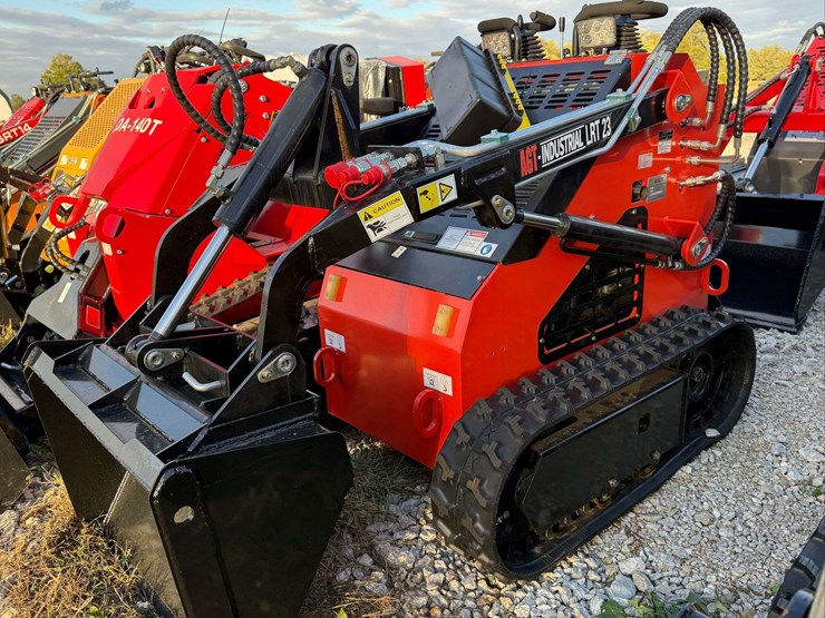 agt-industrial-lrt23-mini-track-loader-image-1