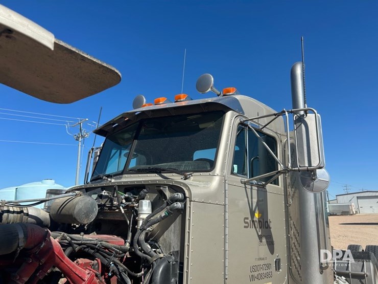 2004-peterbilt-379-image-32