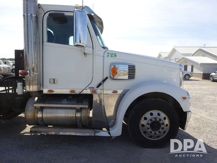 2017-freightliner-coronado-day-cab-glider-truck-(pz13993,-unit-725)-image-73