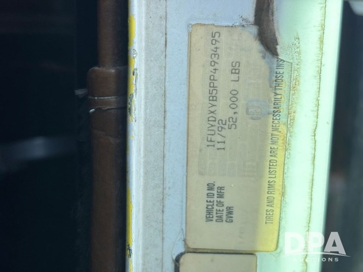 1993-freightliner-fld120-image-99