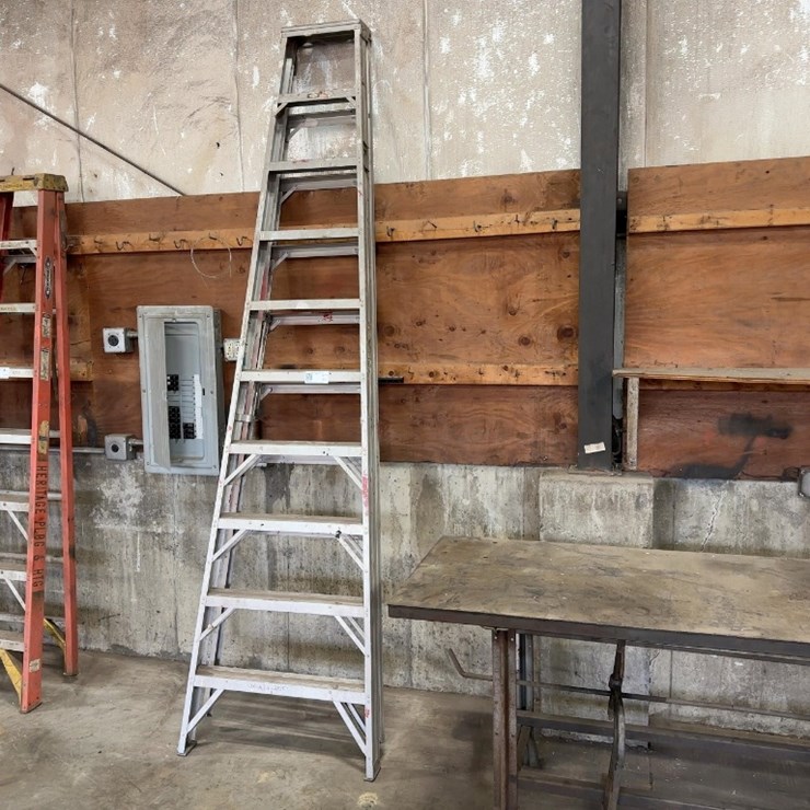 WERNER 10' ALUMINUM STEP LADDER