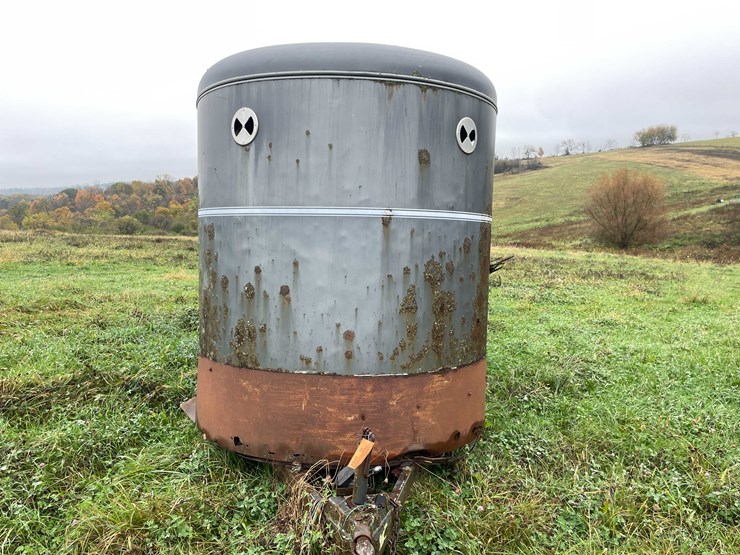 #8040-•-1998-corn-pro-tandem-axle-horse-trailer-(no-title)-image-2