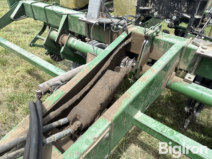 john-deere-7000-image-12