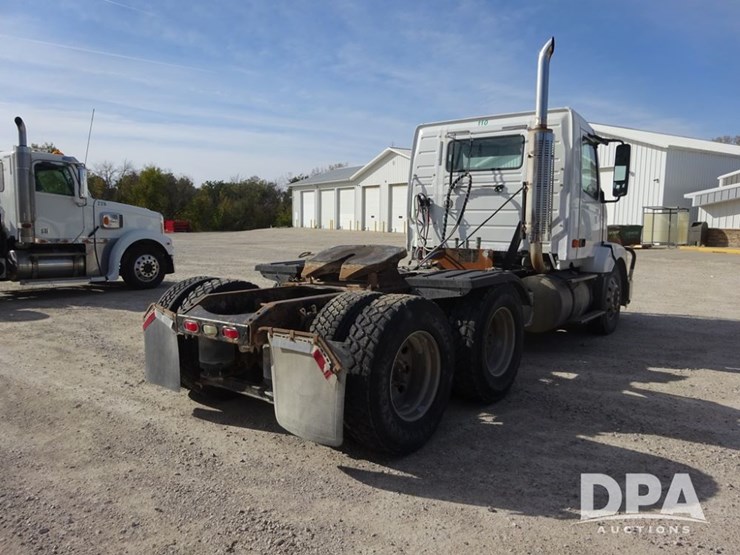 2007-volvo-vnl-day-cab-truck-(pz13987,-unit-110)-image-25