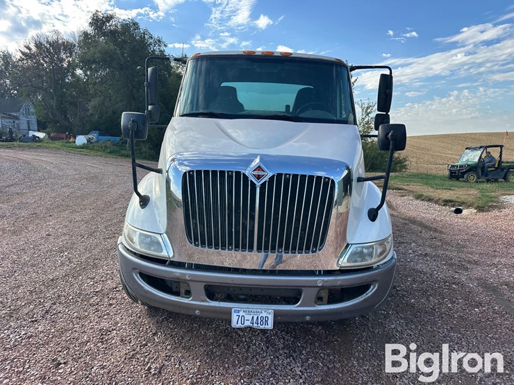 2005-international-8600-image-2