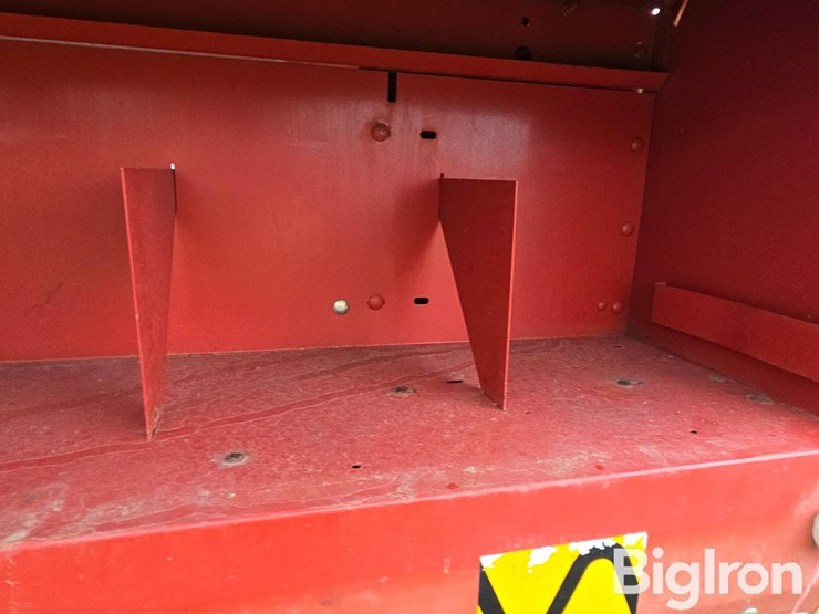 new-holland-660-image-18