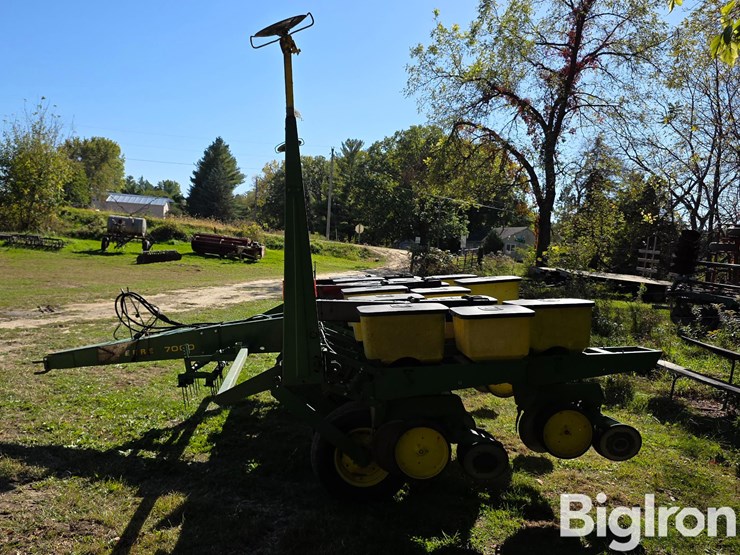 john-deere-7000-image-8