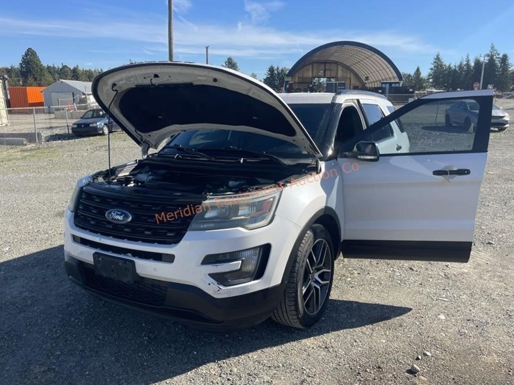 2016-ford-explorer-image-11