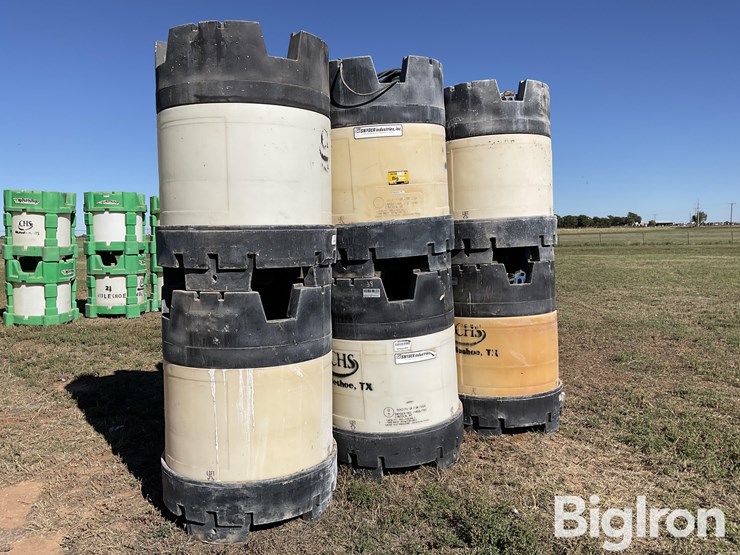 snyder-454l/120-gallon-liquid-fertilizer-poly-shuttles-image-1