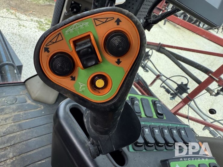 2020-case-ih-trident-5550-image-77