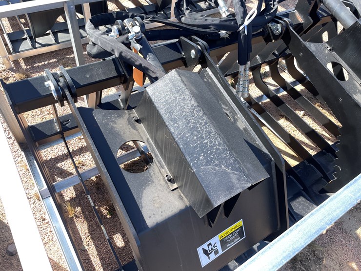 #4113-•-72"-rock-grapple-bucket-attachment-image-3