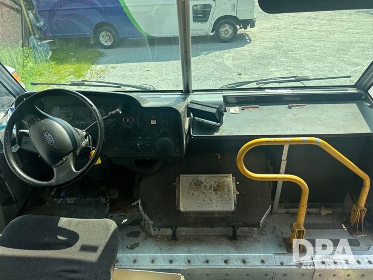 2012-ford-f59-image-28