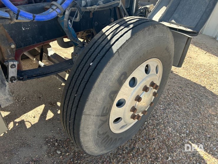 2004-peterbilt-379-image-28